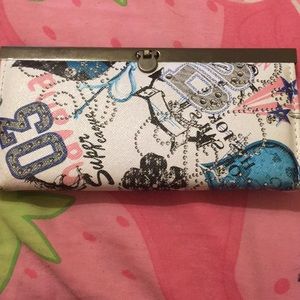 Wallet that has never been used.